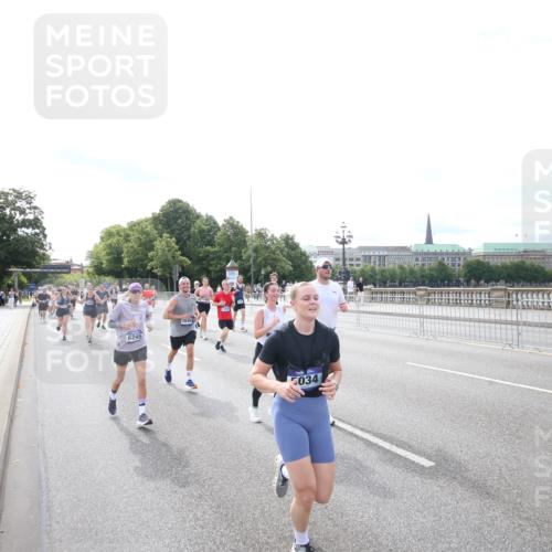 29.06.2025 - hella hamburg halbmarathon Jannik Wohlers http://msf.ph/oto/8149048 29.06.2025 10:18:48 Lombardsbrücke 1718, 1755, 2311, 2589, 2802, 2812, 3105, 3118, 4722, 5034, 5080, 5098, 5178, 5323, 5429, 6194, 6249, 6477, 6482, 6542, 6736, 8761, 8778, 9252, 9652, 9756, 9757, 10039, 10124, 10129, 10966, 11247, 11602, 11743, 12007, 12619, 12621, 13180, 13424, 13544, 13984, 14000, 14236, 14353, 14593, 15594, 15780, 16142, 16168, 16490, 16613, 16631, 16925, 17166, 17187, 17238, 17294, 17510, 17721, 17736, 17737, 18151, 18568, 18591 meine-sportfotos.de