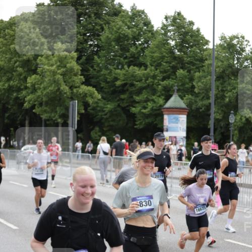29.06.2025 - hella hamburg halbmarathon Jannik Wohlers http://msf.ph/oto/8149059 29.06.2025 10:49:48 Lombardsbrücke 3203, 3701, 3710, 3805, 3897, 4090, 4168, 5119, 5751, 5997, 6680, 6830, 7721, 7722, 7755, 8254, 9605, 9940, 10060, 10286, 10617, 11030, 11426, 11696, 11716, 11760, 12079, 13127, 13128, 13381, 13744, 13846, 13887, 14144, 14505, 14940, 15626, 16365, 16410, 16412, 16635, 17256, 18961, 19058, 19086 meine-sportfotos.de