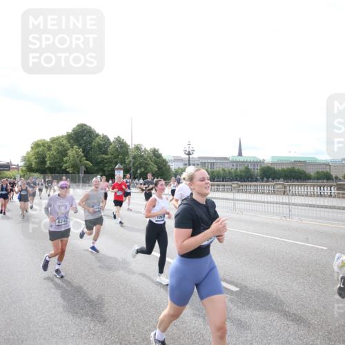 29.06.2025 - hella hamburg halbmarathon Jannik Wohlers http://msf.ph/oto/8149061 29.06.2025 10:18:48 Lombardsbrücke 1718, 1755, 2311, 2589, 2802, 2812, 3105, 3118, 4722, 5034, 5080, 5098, 5178, 5323, 5429, 6194, 6249, 6477, 6482, 6542, 6736, 8761, 8778, 9252, 9652, 9756, 9757, 10039, 10124, 10129, 10966, 11247, 11602, 11743, 12007, 12619, 12621, 13180, 13424, 13544, 13984, 14000, 14236, 14353, 14593, 15594, 15780, 16142, 16168, 16490, 16613, 16631, 16925, 17166, 17187, 17238, 17294, 17510, 17721, 17736, 17737, 18151, 18568, 18591 meine-sportfotos.de