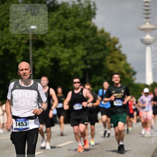 29.06.2025 - hella hamburg halbmarathon Dr. Thomas Lammeyer http://msf.ph/oto/8149064 29.06.2025 10:06:19 Kennedybrücke 1128, 1184, 1254, 1364, 1432, 1453, 1729, 1733, 1940, 2322, 2323, 3169, 3780, 4286, 4328, 4663, 4985, 5763, 6322, 6708, 6860, 7031, 7049, 7243, 9020, 9021, 9156, 9353, 9741, 9928, 10177, 10866 meine-sportfotos.de
