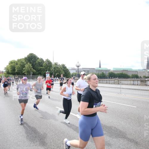 29.06.2025 - hella hamburg halbmarathon Jannik Wohlers http://msf.ph/oto/8149067 29.06.2025 10:18:48 Lombardsbrücke 1718, 1755, 2311, 2589, 2802, 2812, 3105, 3118, 4722, 5034, 5080, 5098, 5178, 5323, 5429, 6194, 6249, 6477, 6482, 6542, 6736, 8761, 8778, 9252, 9652, 9756, 9757, 10039, 10124, 10129, 10966, 11247, 11602, 11743, 12007, 12619, 12621, 13180, 13424, 13544, 13984, 14000, 14236, 14353, 14593, 15594, 15780, 16142, 16168, 16490, 16613, 16631, 16925, 17166, 17187, 17238, 17294, 17510, 17721, 17736, 17737, 18151, 18568, 18591 meine-sportfotos.de
