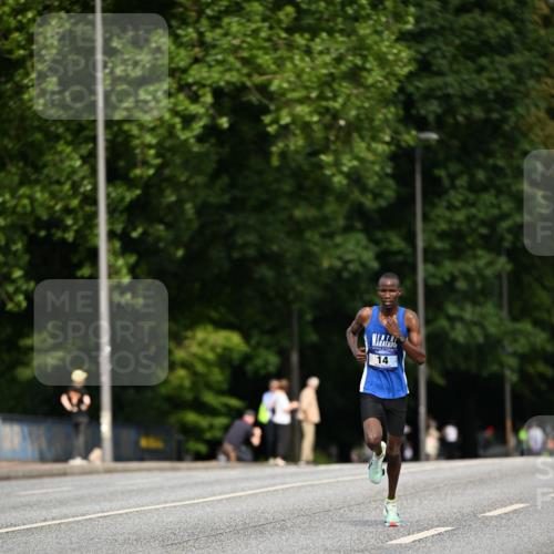 29.06.2025 - hella hamburg halbmarathon Dr. Thomas Lammeyer http://msf.ph/oto/8149069 29.06.2025 09:35:04 Kennedybrücke 14, 19, 21 meine-sportfotos.de