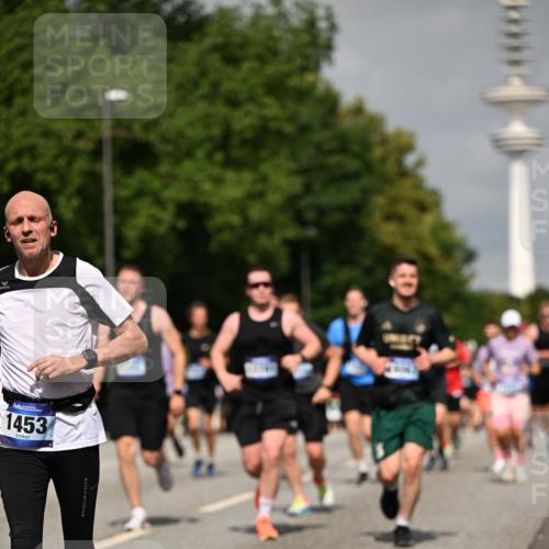 29.06.2025 - hella hamburg halbmarathon Dr. Thomas Lammeyer http://msf.ph/oto/8149082 29.06.2025 10:06:19 Kennedybrücke 1128, 1184, 1254, 1364, 1432, 1453, 1729, 1733, 1940, 2322, 2323, 3169, 3780, 4286, 4328, 4663, 4985, 5763, 6322, 6708, 6860, 7031, 7049, 7243, 9020, 9021, 9156, 9353, 9741, 9928, 10177, 10866 meine-sportfotos.de