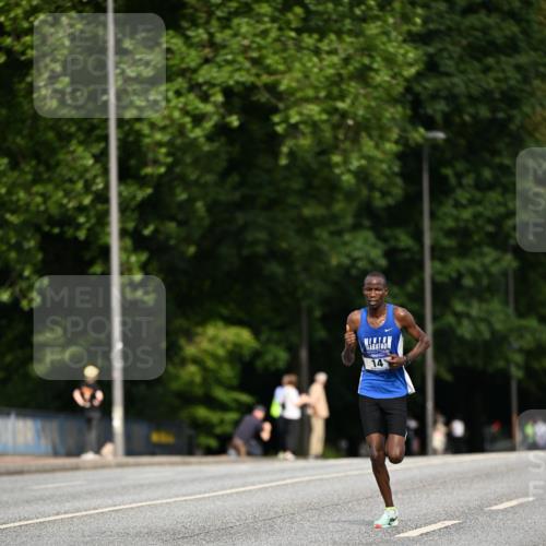 29.06.2025 - hella hamburg halbmarathon Dr. Thomas Lammeyer http://msf.ph/oto/8149087 29.06.2025 09:35:04 Kennedybrücke 14, 19, 21 meine-sportfotos.de