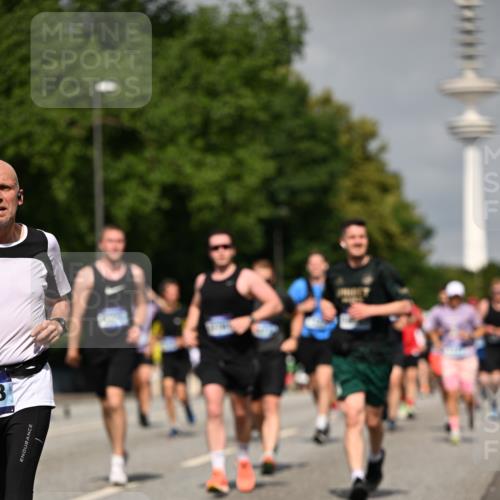 29.06.2025 - hella hamburg halbmarathon Dr. Thomas Lammeyer http://msf.ph/oto/8149090 29.06.2025 10:06:19 Kennedybrücke 1128, 1184, 1254, 1364, 1432, 1453, 1729, 1733, 1940, 2322, 2323, 3169, 3780, 4286, 4328, 4663, 4985, 5763, 6322, 6708, 6860, 7031, 7049, 7243, 9020, 9021, 9156, 9353, 9741, 9928, 10177, 10866 meine-sportfotos.de