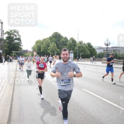 29.06.2025 - hella hamburg halbmarathon Jannik Wohlers http://msf.ph/oto/8149092 29.06.2025 10:19:09 Lombardsbrücke 1145, 1332, 1534, 1708, 2017, 2357, 2441, 2795, 2812, 2895, 2993, 2995, 3446, 3678, 4108, 4110, 4170, 4562, 4570, 4722, 4979, 5035, 5123, 5449, 5849, 6444, 6939, 7143, 7836, 8537, 8575, 9856, 10540, 11081, 12066, 12696, 12741, 13342, 13567, 13611, 13781, 13821, 14054, 14245, 14808, 14957, 15014, 15802, 15817, 16159, 16951, 16952, 17311, 17613, 17714, 18053, 18234, 18279, 18405, 18417, 18686, 18698, 18755 meine-sportfotos.de