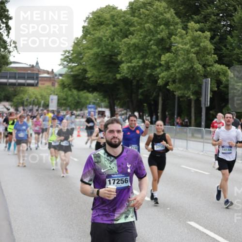 29.06.2025 - hella hamburg halbmarathon Jannik Wohlers http://msf.ph/oto/8149101 29.06.2025 10:49:50 Lombardsbrücke 2047, 3203, 3680, 3701, 3710, 3805, 3897, 4090, 4168, 5119, 5997, 6680, 6830, 7721, 7722, 7755, 8254, 9605, 9940, 10060, 10286, 10617, 11030, 11426, 11696, 11716, 11760, 12079, 13127, 13128, 13381, 13744, 13846, 13887, 14144, 14505, 14940, 15230, 15626, 16410, 16412, 16635, 17256, 18961, 19058, 19086 meine-sportfotos.de