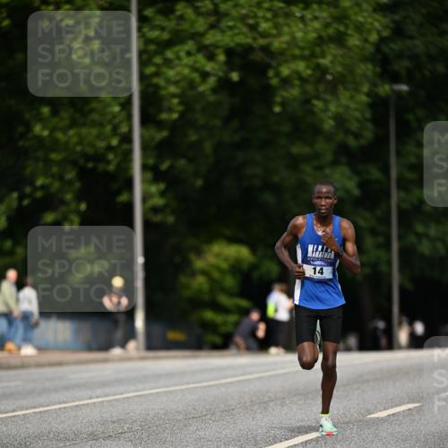 29.06.2025 - hella hamburg halbmarathon Dr. Thomas Lammeyer http://msf.ph/oto/8149110 29.06.2025 09:35:05 Kennedybrücke 14, 19, 21 meine-sportfotos.de