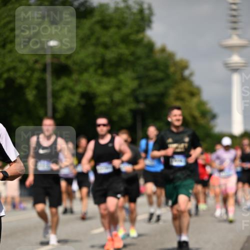 29.06.2025 - hella hamburg halbmarathon Dr. Thomas Lammeyer http://msf.ph/oto/8149119 29.06.2025 10:06:19 Kennedybrücke 1128, 1184, 1254, 1364, 1432, 1453, 1729, 1733, 1940, 2322, 2323, 3169, 3780, 4286, 4328, 4663, 4985, 5763, 6322, 6708, 6860, 7031, 7049, 7243, 9020, 9021, 9156, 9353, 9741, 9928, 10177, 10866 meine-sportfotos.de