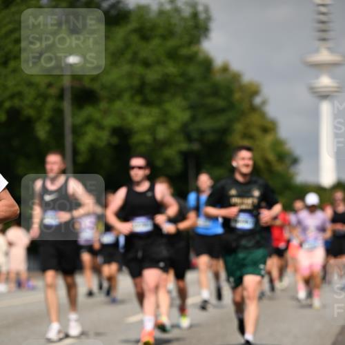 29.06.2025 - hella hamburg halbmarathon Dr. Thomas Lammeyer http://msf.ph/oto/8149130 29.06.2025 10:06:19 Kennedybrücke 1128, 1184, 1254, 1364, 1432, 1453, 1729, 1733, 1940, 2322, 2323, 3169, 3780, 4286, 4328, 4663, 4985, 5763, 6322, 6708, 6860, 7031, 7049, 7243, 9020, 9021, 9156, 9353, 9741, 9928, 10177, 10866 meine-sportfotos.de