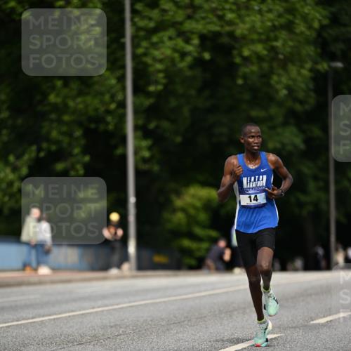 29.06.2025 - hella hamburg halbmarathon Dr. Thomas Lammeyer http://msf.ph/oto/8149134 29.06.2025 09:35:05 Kennedybrücke 14, 19, 21 meine-sportfotos.de