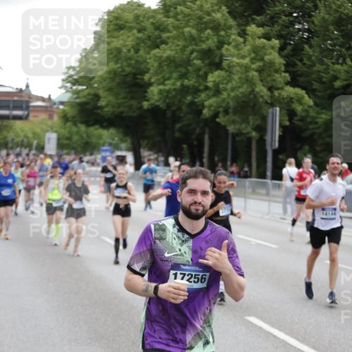 29.06.2025 - hella hamburg halbmarathon Jannik Wohlers http://msf.ph/oto/8149135 29.06.2025 10:49:50 Lombardsbrücke 2047, 3203, 3680, 3701, 3710, 3805, 3897, 4090, 4168, 5119, 5997, 6680, 6830, 7721, 7722, 7755, 8254, 9605, 9940, 10060, 10286, 10617, 11030, 11426, 11696, 11716, 11760, 12079, 13127, 13128, 13381, 13744, 13846, 13887, 14144, 14505, 14940, 15230, 15626, 16410, 16412, 16635, 17256, 18961, 19058, 19086 meine-sportfotos.de