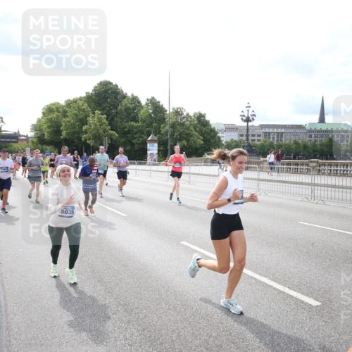 29.06.2025 - hella hamburg halbmarathon Jannik Wohlers http://msf.ph/oto/8149142 29.06.2025 10:19:10 Lombardsbrücke 1145, 1332, 1534, 1708, 2017, 2357, 2441, 2795, 2895, 2993, 2995, 3446, 3678, 4108, 4110, 4170, 4562, 4570, 4979, 5035, 5123, 5449, 5849, 5878, 6444, 6796, 6797, 6939, 7143, 7836, 8537, 8575, 9856, 10540, 11081, 12066, 12696, 12741, 13342, 13567, 13611, 13781, 13821, 14054, 14245, 14808, 14957, 15014, 15323, 15802, 15817, 16159, 16886, 16951, 16952, 17311, 17613, 17714, 18053, 18234, 18279, 18405, 18417, 18686, 18698, 18755 meine-sportfotos.de