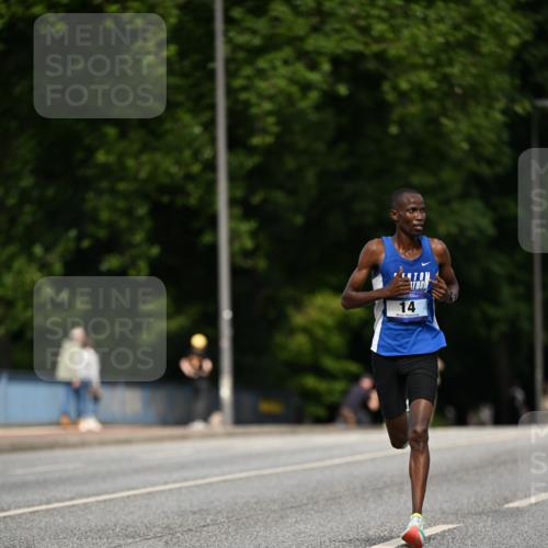 29.06.2025 - hella hamburg halbmarathon Dr. Thomas Lammeyer http://msf.ph/oto/8149145 29.06.2025 09:35:05 Kennedybrücke 14, 19, 21 meine-sportfotos.de
