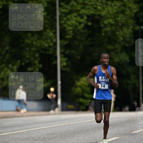 29.06.2025 - hella hamburg halbmarathon Dr. Thomas Lammeyer http://msf.ph/oto/8149154 29.06.2025 09:35:06 Kennedybrücke 14, 19, 21 meine-sportfotos.de