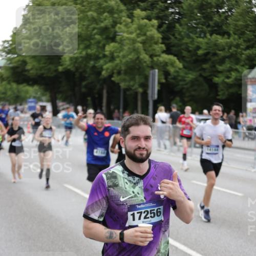 29.06.2025 - hella hamburg halbmarathon Jannik Wohlers http://msf.ph/oto/8149161 29.06.2025 10:49:50 Lombardsbrücke 2047, 3203, 3680, 3701, 3710, 3805, 3897, 4090, 4168, 5119, 5997, 6680, 6830, 7721, 7722, 7755, 8254, 9605, 9940, 10060, 10286, 10617, 11030, 11426, 11696, 11716, 11760, 12079, 13127, 13128, 13381, 13744, 13846, 13887, 14144, 14505, 14940, 15230, 15626, 16410, 16412, 16635, 17256, 18961, 19058, 19086 meine-sportfotos.de