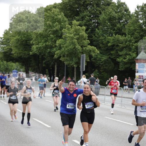 29.06.2025 - hella hamburg halbmarathon Jannik Wohlers http://msf.ph/oto/8149166 29.06.2025 10:49:51 Lombardsbrücke 2047, 3203, 3680, 3701, 3710, 3805, 3897, 4090, 4168, 5119, 5997, 6680, 6830, 7677, 7721, 7722, 7755, 8254, 9605, 9940, 10060, 10286, 10617, 11426, 11696, 11716, 11760, 12079, 13127, 13128, 13381, 13744, 13846, 13887, 14144, 14505, 14940, 15230, 16410, 16412, 16489, 16635, 16670, 17256, 18961, 19058, 19086 meine-sportfotos.de
