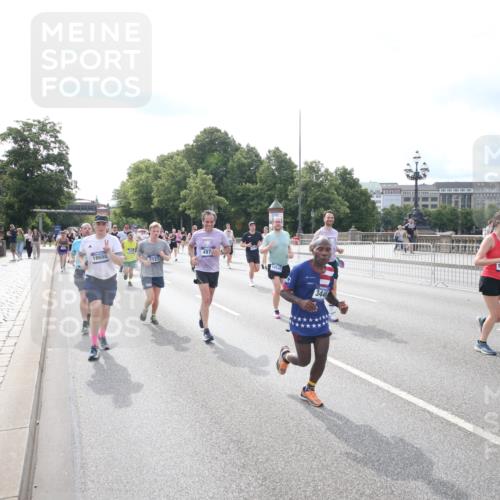 29.06.2025 - hella hamburg halbmarathon Jannik Wohlers http://msf.ph/oto/8149182 29.06.2025 10:19:12 Lombardsbrücke 1145, 1332, 1534, 1708, 2017, 2357, 2441, 2795, 2895, 2993, 2995, 3446, 3678, 4108, 4110, 4170, 4562, 4570, 4979, 5035, 5123, 5251, 5449, 5849, 5878, 6444, 6796, 6797, 6939, 7248, 7249, 7836, 8146, 8537, 9856, 10540, 10594, 12066, 12696, 12741, 13342, 13567, 13611, 13821, 14054, 14245, 14808, 14957, 15014, 15323, 15817, 16159, 16886, 16951, 16952, 17311, 17613, 17714, 18053, 18234, 18279, 18335, 18371, 18405, 18417, 18686, 18698, 18755 meine-sportfotos.de