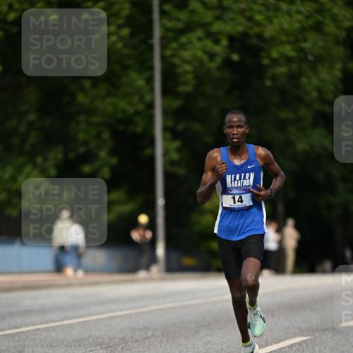 29.06.2025 - hella hamburg halbmarathon Dr. Thomas Lammeyer http://msf.ph/oto/8149185 29.06.2025 09:35:06 Kennedybrücke 14, 19, 21 meine-sportfotos.de