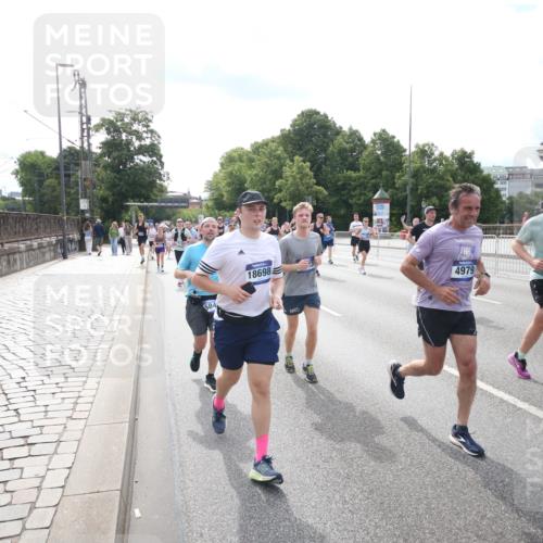 29.06.2025 - hella hamburg halbmarathon Jannik Wohlers http://msf.ph/oto/8149189 29.06.2025 10:19:13 Lombardsbrücke 1145, 1332, 1534, 1708, 2017, 2357, 2405, 2441, 2795, 2993, 2995, 3446, 3678, 4108, 4110, 4170, 4562, 4570, 4979, 5035, 5123, 5251, 5449, 5849, 5878, 6444, 6796, 6797, 6939, 7248, 7249, 7836, 8146, 8427, 8537, 9856, 10540, 10594, 11999, 12066, 12696, 13342, 13567, 13611, 13821, 14054, 14245, 14808, 14957, 15014, 15323, 16159, 16886, 16951, 16952, 17311, 17613, 17714, 18053, 18234, 18279, 18335, 18371, 18405, 18417, 18686, 18698, 18755 meine-sportfotos.de