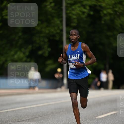 29.06.2025 - hella hamburg halbmarathon Dr. Thomas Lammeyer http://msf.ph/oto/8149191 29.06.2025 09:35:06 Kennedybrücke 14, 19, 21 meine-sportfotos.de