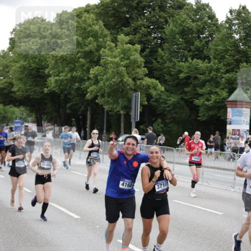 29.06.2025 - hella hamburg halbmarathon Jannik Wohlers http://msf.ph/oto/8149192 29.06.2025 10:49:51 Lombardsbrücke 2047, 3203, 3680, 3701, 3710, 3805, 3897, 4090, 4168, 5119, 5997, 6680, 6830, 7677, 7721, 7722, 7755, 8254, 9605, 9940, 10060, 10286, 10617, 11426, 11696, 11716, 11760, 12079, 13127, 13128, 13381, 13744, 13846, 13887, 14144, 14505, 14940, 15230, 16410, 16412, 16489, 16635, 16670, 17256, 18961, 19058, 19086 meine-sportfotos.de