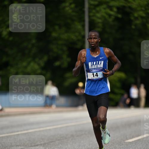 29.06.2025 - hella hamburg halbmarathon Dr. Thomas Lammeyer http://msf.ph/oto/8149197 29.06.2025 09:35:07 Kennedybrücke 14, 19, 21 meine-sportfotos.de