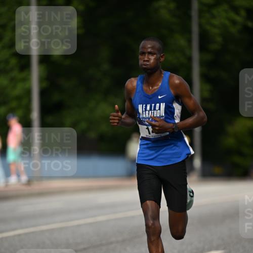 29.06.2025 - hella hamburg halbmarathon Dr. Thomas Lammeyer http://msf.ph/oto/8149228 29.06.2025 09:35:07 Kennedybrücke 14, 19, 21 meine-sportfotos.de
