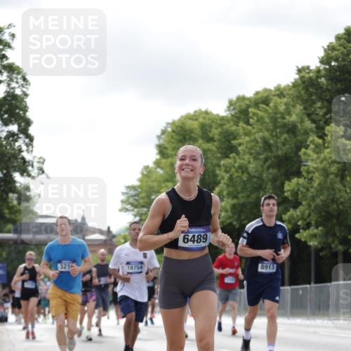 29.06.2025 - hella hamburg halbmarathon Jannik Wohlers http://msf.ph/oto/8149234 29.06.2025 10:12:49 Lombardsbrücke 1007, 1747, 1859, 2961, 3218, 3360, 3728, 6489, 8398, 8405, 8913, 9141, 9527, 12492, 15922, 16030, 16255, 16437, 17474, 17699, 17988, 18048, 18320, 18732, 18754 meine-sportfotos.de