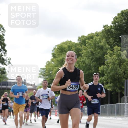 29.06.2025 - hella hamburg halbmarathon Jannik Wohlers http://msf.ph/oto/8149243 29.06.2025 10:12:49 Lombardsbrücke 1007, 1747, 1859, 2961, 3218, 3360, 3728, 6489, 8398, 8405, 8913, 9141, 9527, 12492, 15922, 16030, 16255, 16437, 17474, 17699, 17988, 18048, 18320, 18732, 18754 meine-sportfotos.de
