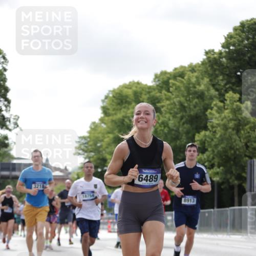 29.06.2025 - hella hamburg halbmarathon Jannik Wohlers http://msf.ph/oto/8149247 29.06.2025 10:12:49 Lombardsbrücke 1007, 1747, 1859, 2961, 3218, 3360, 3728, 6489, 8398, 8405, 8913, 9141, 9527, 12492, 15922, 16030, 16255, 16437, 17474, 17699, 17988, 18048, 18320, 18732, 18754 meine-sportfotos.de