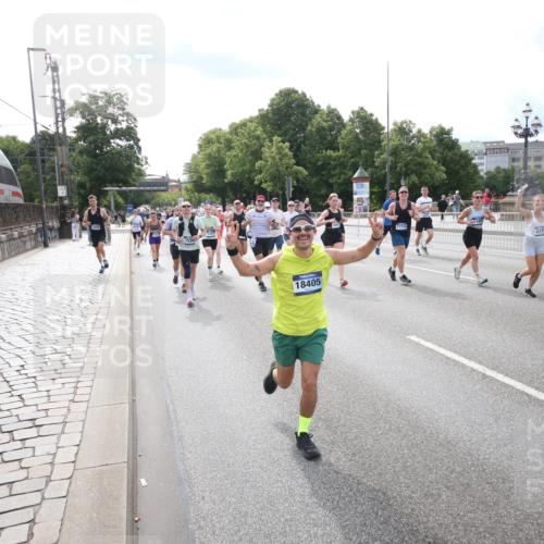 29.06.2025 - hella hamburg halbmarathon Jannik Wohlers http://msf.ph/oto/8149249 29.06.2025 10:19:15 Lombardsbrücke 1145, 1534, 1708, 2017, 2357, 2405, 2441, 2918, 2993, 2995, 3446, 3678, 4108, 4110, 4170, 4562, 4570, 4979, 5035, 5123, 5251, 5449, 5849, 5878, 6444, 6796, 6797, 6939, 7248, 7249, 7836, 7917, 8146, 8427, 8537, 9856, 10349, 10540, 10594, 11999, 12066, 12615, 12618, 12696, 12859, 13342, 13567, 13611, 13821, 14054, 14808, 14957, 15014, 15323, 16159, 16190, 16886, 17311, 17613, 17714, 18053, 18234, 18279, 18335, 18371, 18405, 18417, 18686, 18698, 18755 meine-sportfotos.de