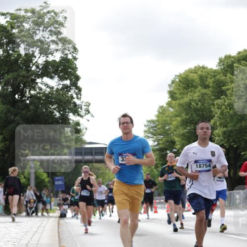 29.06.2025 - hella hamburg halbmarathon Jannik Wohlers http://msf.ph/oto/8149262 29.06.2025 10:12:50 Lombardsbrücke 1007, 1747, 1859, 2961, 3218, 3360, 3728, 3729, 6489, 7346, 8398, 8405, 8913, 9141, 9527, 12492, 15922, 16030, 16255, 16437, 17474, 17699, 17988, 18048, 18320, 18732, 18754 meine-sportfotos.de