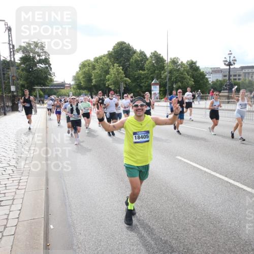 29.06.2025 - hella hamburg halbmarathon Jannik Wohlers http://msf.ph/oto/8149266 29.06.2025 10:19:15 Lombardsbrücke 1145, 1534, 1708, 2017, 2357, 2405, 2441, 2918, 2993, 2995, 3446, 3678, 4108, 4110, 4170, 4562, 4570, 4979, 5035, 5123, 5251, 5449, 5849, 5878, 6444, 6796, 6797, 6939, 7248, 7249, 7836, 7917, 8146, 8427, 8537, 9856, 10349, 10540, 10594, 11999, 12066, 12615, 12618, 12696, 12859, 13342, 13567, 13611, 13821, 14054, 14808, 14957, 15014, 15323, 16159, 16190, 16886, 17311, 17613, 17714, 18053, 18234, 18279, 18335, 18371, 18405, 18417, 18686, 18698, 18755 meine-sportfotos.de