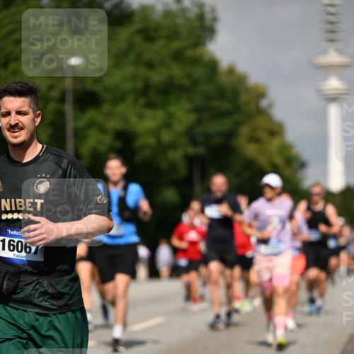 29.06.2025 - hella hamburg halbmarathon Dr. Thomas Lammeyer http://msf.ph/oto/8149281 29.06.2025 10:06:22 Kennedybrücke 1128, 1254, 1364, 1432, 1453, 1729, 1733, 2322, 2323, 3169, 3780, 4286, 4328, 4663, 4985, 5742, 5763, 6322, 6708, 6860, 7031, 7049, 7243, 8749, 9020, 9021, 9156, 9353, 9928, 10177, 10866 meine-sportfotos.de