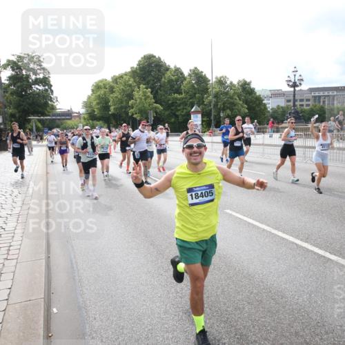 29.06.2025 - hella hamburg halbmarathon Jannik Wohlers http://msf.ph/oto/8149282 29.06.2025 10:19:15 Lombardsbrücke 1145, 1534, 1708, 2017, 2357, 2405, 2441, 2918, 2993, 2995, 3446, 3678, 4108, 4110, 4170, 4562, 4570, 4979, 5035, 5123, 5251, 5449, 5849, 5878, 6444, 6796, 6797, 6939, 7248, 7249, 7836, 7917, 8146, 8427, 8537, 9856, 10349, 10540, 10594, 11999, 12066, 12615, 12618, 12696, 12859, 13342, 13567, 13611, 13821, 14054, 14808, 14957, 15014, 15323, 16159, 16190, 16886, 17311, 17613, 17714, 18053, 18234, 18279, 18335, 18371, 18405, 18417, 18686, 18698, 18755 meine-sportfotos.de