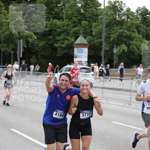 29.06.2025 - hella hamburg halbmarathon Jannik Wohlers http://msf.ph/oto/8149283 29.06.2025 10:49:52 Lombardsbrücke 1259, 1828, 2047, 3203, 3680, 3701, 3710, 3805, 3897, 4090, 4168, 5119, 5997, 6680, 6830, 7677, 7721, 7722, 7755, 8254, 9605, 9940, 10060, 10286, 10617, 11426, 11696, 11716, 12079, 13127, 13128, 13381, 13846, 13887, 14144, 14591, 14940, 15230, 15551, 16410, 16412, 16489, 16635, 16670, 17256, 18961, 19058, 19086 meine-sportfotos.de