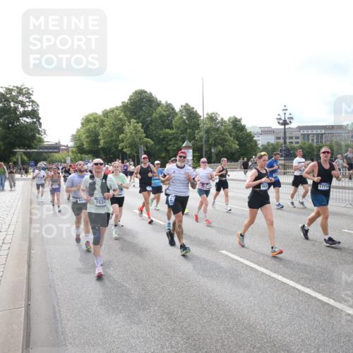 29.06.2025 - hella hamburg halbmarathon Jannik Wohlers http://msf.ph/oto/8149290 29.06.2025 10:19:17 Lombardsbrücke 1145, 1534, 2357, 2405, 2441, 2918, 2993, 2995, 3446, 3678, 4108, 4110, 4170, 4562, 4570, 4979, 5035, 5123, 5251, 5849, 5878, 6444, 6796, 6797, 6872, 6874, 6939, 7248, 7249, 7836, 7917, 8146, 8427, 8537, 10349, 10540, 10594, 11999, 12066, 12615, 12618, 12859, 13342, 13567, 13611, 13821, 14054, 14808, 14953, 14957, 15014, 15323, 15423, 16159, 16190, 16886, 17311, 17613, 17714, 18322, 18335, 18371, 18405, 18417, 18686, 18698, 18755, 18843 meine-sportfotos.de
