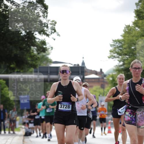 29.06.2025 - hella hamburg halbmarathon Jannik Wohlers http://msf.ph/oto/8149315 29.06.2025 10:12:53 Lombardsbrücke 1007, 1747, 1859, 2961, 3218, 3360, 3728, 3729, 4187, 6489, 7346, 7460, 8913, 9527, 12492, 15922, 16030, 16255, 16437, 17474, 17988, 18048, 18732, 18754, 19035 meine-sportfotos.de
