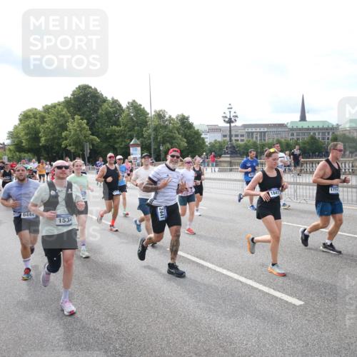 29.06.2025 - hella hamburg halbmarathon Jannik Wohlers http://msf.ph/oto/8149316 29.06.2025 10:19:17 Lombardsbrücke 1145, 1534, 2357, 2405, 2441, 2918, 2993, 2995, 3446, 3678, 4108, 4110, 4170, 4562, 4570, 4979, 5035, 5123, 5251, 5849, 5878, 6444, 6796, 6797, 6872, 6874, 6939, 7248, 7249, 7836, 7917, 8146, 8427, 8537, 10349, 10540, 10594, 11999, 12066, 12615, 12618, 12859, 13342, 13567, 13611, 13821, 14054, 14808, 14953, 14957, 15014, 15323, 15423, 16159, 16190, 16886, 17311, 17613, 17714, 18322, 18335, 18371, 18405, 18417, 18686, 18698, 18755, 18843 meine-sportfotos.de