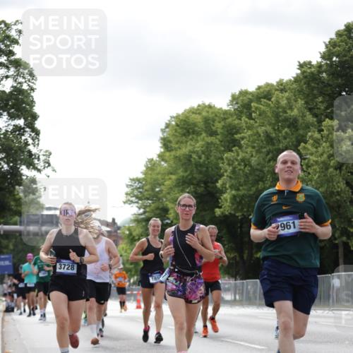 29.06.2025 - hella hamburg halbmarathon Jannik Wohlers http://msf.ph/oto/8149317 29.06.2025 10:12:54 Lombardsbrücke 1007, 1747, 1859, 2961, 3218, 3360, 3728, 3729, 4187, 6489, 7346, 7460, 8913, 9527, 12492, 15922, 16030, 16255, 16437, 17474, 17988, 18048, 18222, 18732, 18754, 19035 meine-sportfotos.de
