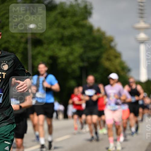 29.06.2025 - hella hamburg halbmarathon Dr. Thomas Lammeyer http://msf.ph/oto/8149326 29.06.2025 10:06:22 Kennedybrücke 1128, 1254, 1364, 1432, 1453, 1729, 1733, 2322, 2323, 3169, 3780, 4286, 4328, 4663, 4985, 5742, 5763, 6322, 6708, 6860, 7031, 7049, 7243, 8749, 9020, 9021, 9156, 9353, 9928, 10177, 10866 meine-sportfotos.de