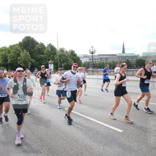 29.06.2025 - hella hamburg halbmarathon Jannik Wohlers http://msf.ph/oto/8149329 29.06.2025 10:19:17 Lombardsbrücke 1145, 1534, 2357, 2405, 2441, 2918, 2993, 2995, 3446, 3678, 4108, 4110, 4170, 4562, 4570, 4979, 5035, 5123, 5251, 5849, 5878, 6444, 6796, 6797, 6872, 6874, 6939, 7248, 7249, 7836, 7917, 8146, 8427, 8537, 10349, 10540, 10594, 11999, 12066, 12615, 12618, 12859, 13342, 13567, 13611, 13821, 14054, 14808, 14953, 14957, 15014, 15323, 15423, 16159, 16190, 16886, 17311, 17613, 17714, 18322, 18335, 18371, 18405, 18417, 18686, 18698, 18755, 18843 meine-sportfotos.de