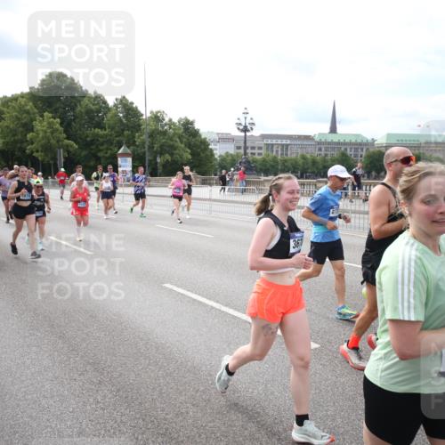 29.06.2025 - hella hamburg halbmarathon Jannik Wohlers http://msf.ph/oto/8149341 29.06.2025 10:19:19 Lombardsbrücke 1145, 1534, 2357, 2405, 2441, 2918, 2995, 3446, 3678, 4108, 4110, 4170, 4562, 4570, 4979, 5035, 5123, 5251, 5849, 5878, 6444, 6796, 6797, 6872, 6874, 7248, 7249, 7836, 7917, 8146, 8427, 10349, 10540, 10594, 11999, 12066, 12615, 12618, 12859, 13342, 13567, 13611, 13821, 14054, 14428, 14953, 15014, 15323, 15423, 16159, 16190, 16886, 17311, 17613, 17714, 18322, 18335, 18371, 18405, 18417, 18686, 18698, 18755, 18843 meine-sportfotos.de