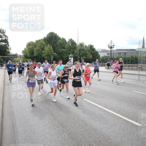 29.06.2025 - hella hamburg halbmarathon Jannik Wohlers http://msf.ph/oto/8149347 29.06.2025 10:19:21 Lombardsbrücke 1145, 1154, 1534, 2357, 2405, 2441, 2918, 3446, 3678, 4108, 4110, 4170, 4562, 4570, 4979, 5123, 5251, 5849, 5878, 6444, 6796, 6797, 6872, 6874, 7248, 7249, 7836, 7917, 8146, 8427, 10349, 10540, 10594, 11036, 11999, 12066, 12615, 12618, 12859, 13342, 13611, 13821, 14054, 14428, 14953, 15014, 15323, 15423, 16016, 16190, 16240, 16886, 17208, 17311, 17613, 17714, 17853, 18322, 18335, 18371, 18405, 18417, 18698, 18755, 18843 meine-sportfotos.de