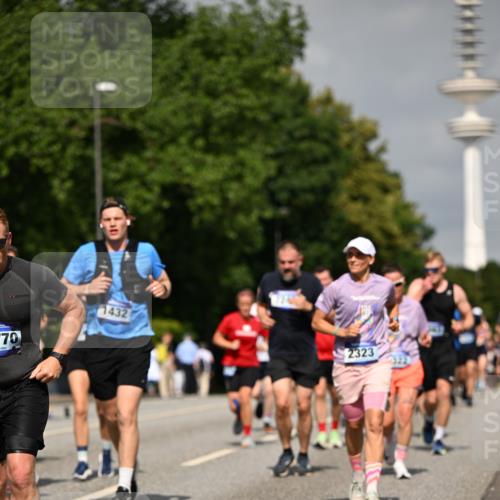 29.06.2025 - hella hamburg halbmarathon Dr. Thomas Lammeyer http://msf.ph/oto/8149348 29.06.2025 10:06:23 Kennedybrücke 1128, 1254, 1364, 1432, 1453, 1729, 1733, 2322, 2323, 3169, 3780, 4286, 4328, 4663, 4985, 5742, 5763, 6322, 6708, 6860, 7031, 7049, 7243, 8749, 9020, 9021, 9156, 9353, 9928, 10177, 10866 meine-sportfotos.de