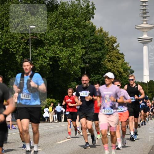 29.06.2025 - hella hamburg halbmarathon Dr. Thomas Lammeyer http://msf.ph/oto/8149360 29.06.2025 10:06:23 Kennedybrücke 1128, 1254, 1364, 1432, 1453, 1729, 1733, 2322, 2323, 3169, 3780, 4286, 4328, 4663, 4985, 5742, 5763, 6322, 6708, 6860, 7031, 7049, 7243, 8749, 9020, 9021, 9156, 9353, 9928, 10177, 10866 meine-sportfotos.de