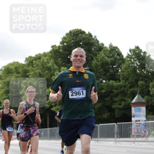 29.06.2025 - hella hamburg halbmarathon Jannik Wohlers http://msf.ph/oto/8149362 29.06.2025 10:12:55 Lombardsbrücke 1007, 1747, 1859, 2961, 3218, 3360, 3728, 3729, 4187, 6489, 7346, 7460, 8913, 9527, 9612, 12492, 13331, 15922, 16030, 16437, 17474, 17988, 18048, 18222, 18732, 18754, 19035 meine-sportfotos.de