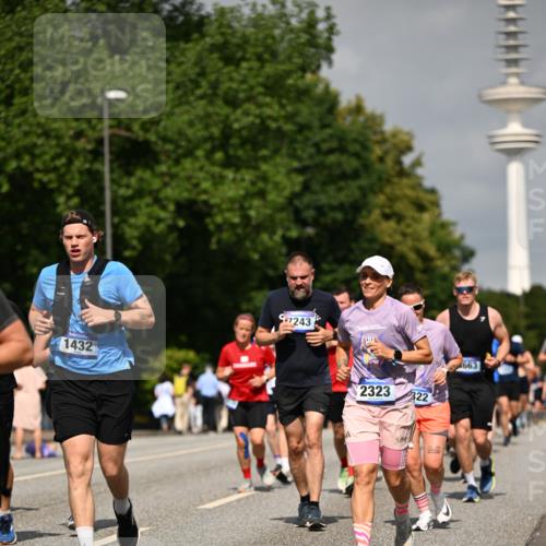 29.06.2025 - hella hamburg halbmarathon Dr. Thomas Lammeyer http://msf.ph/oto/8149364 29.06.2025 10:06:23 Kennedybrücke 1128, 1254, 1364, 1432, 1453, 1729, 1733, 2322, 2323, 3169, 3780, 4286, 4328, 4663, 4985, 5742, 5763, 6322, 6708, 6860, 7031, 7049, 7243, 8749, 9020, 9021, 9156, 9353, 9928, 10177, 10866 meine-sportfotos.de