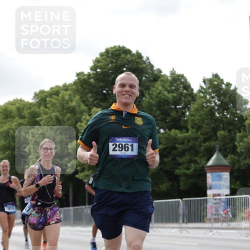 29.06.2025 - hella hamburg halbmarathon Jannik Wohlers http://msf.ph/oto/8149367 29.06.2025 10:12:55 Lombardsbrücke 1007, 1747, 1859, 2961, 3218, 3360, 3728, 3729, 4187, 6489, 7346, 7460, 8913, 9527, 9612, 12492, 13331, 15922, 16030, 16437, 17474, 17988, 18048, 18222, 18732, 18754, 19035 meine-sportfotos.de